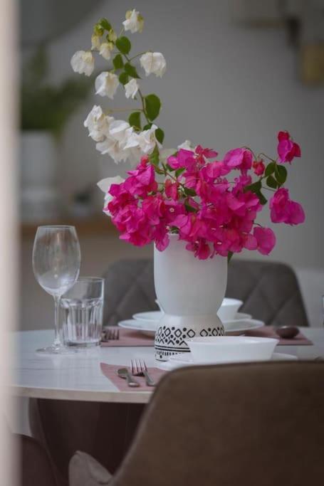 Pame Rentals - Cozy Glyfada Stay With Free Parking 雅典 外观 照片